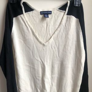 American living v neck top